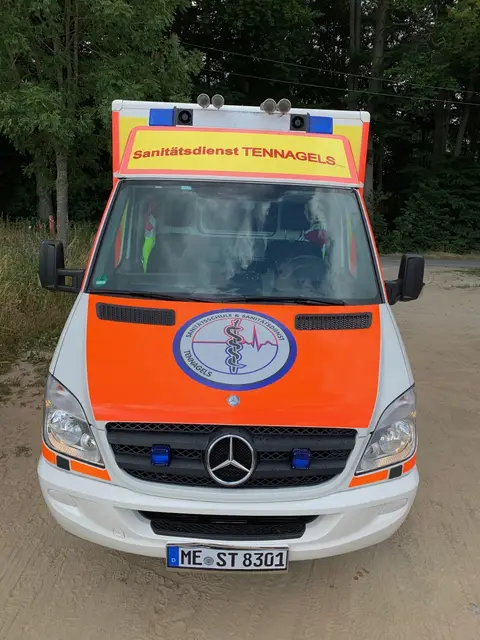 MB Sprinter 516 WAS Frontansicht ex. 9831 01 RTW