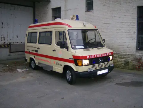 MB207 9 85 01 Seitenansicht ex. KTW1 1660