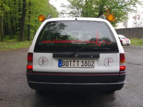 Astra 9 80 02 Heckansicht ex. PKW im RettD4CF9