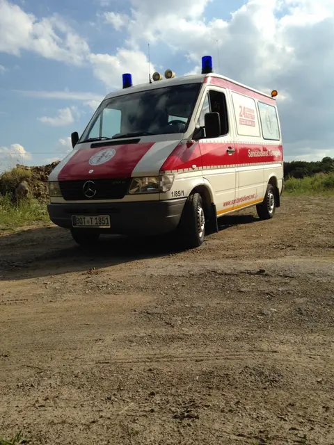 Sprinter 212 1 85 01 Frontansicht ex. KTW1 1FA6