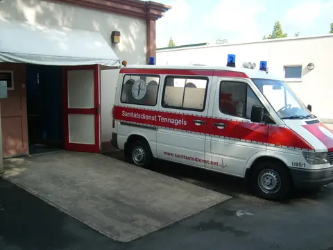Sprinter 212 1 85 01 im Movie Park Germany ex. KTW1 6262