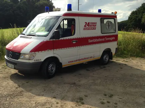 Sprinter 212 1 85 01 Seitenansicht ex. KTW1 F563