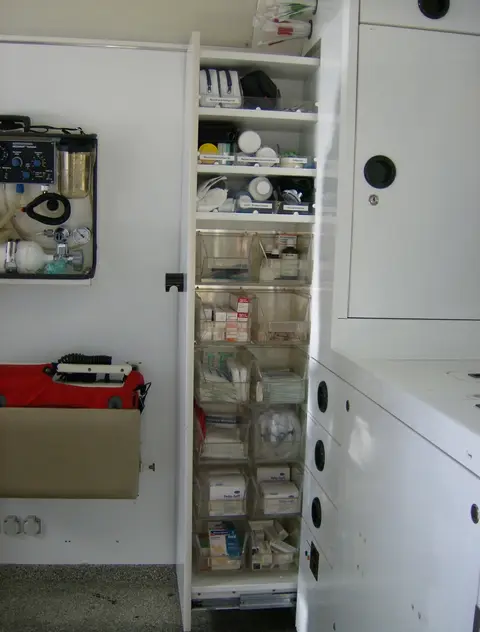 VW LT 9 83 01 Apothekerfach ex. RTW1 817F
