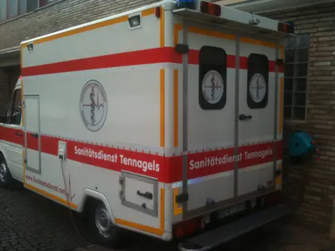 VW LT2 1 83 01 vor der Wache Bottrop x. RTW 1 AE80